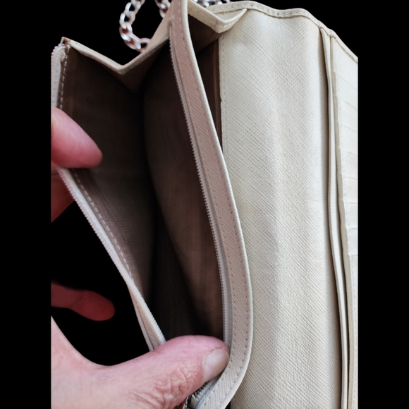 Vintage Salvatore Ferragamo Cream White Leather Wallet - Picture 8 of 10